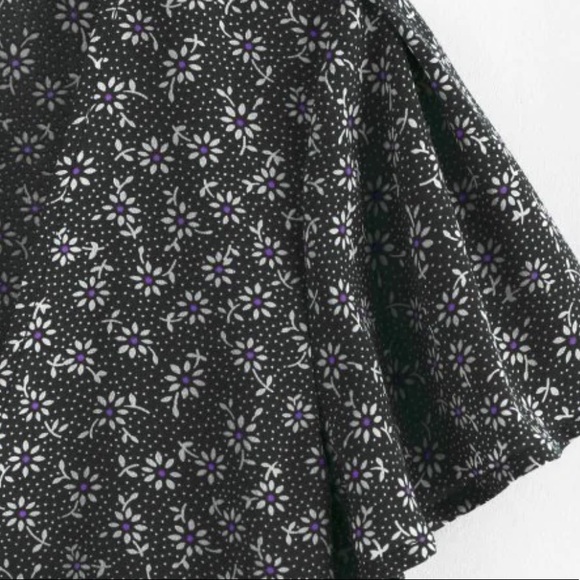 ZAFUL FLOWER BUTTERFLY SLEEVE PLUNGING BLOUSE - Picture 4 of 4